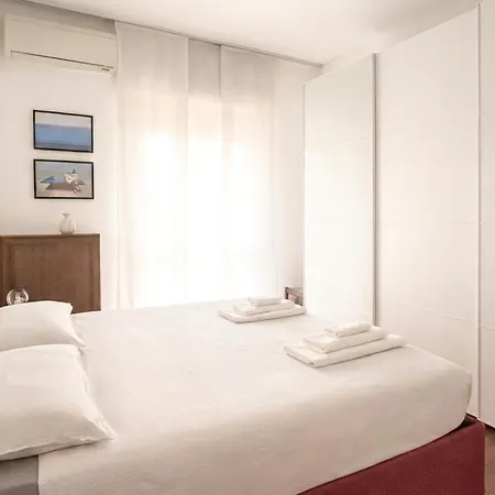 Spacious & Bright Flat Near Bocconi & Navigli 밀라노
