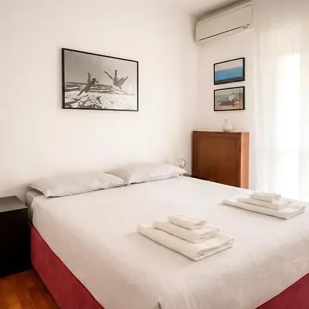 Spacious & Bright Flat Near Bocconi & Navigli 아파트 밀라노