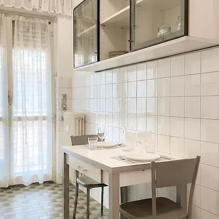Spacious & Bright Flat Near Bocconi & Navigli 아파트 밀라노