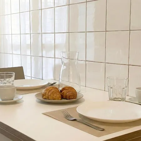 Spacious & Bright Flat Near Bocconi & Navigli 아파트 *