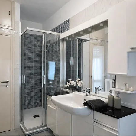 Spacious & Bright Flat Near Bocconi & Navigli 아파트 밀라노