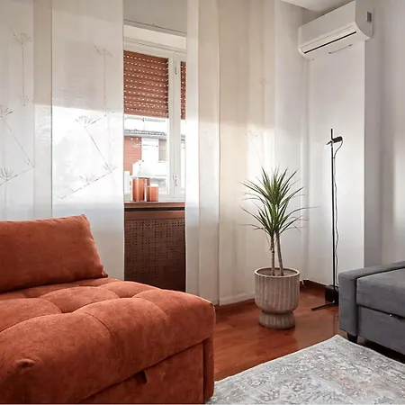 Spacious & Bright Flat Near Bocconi & Navigli