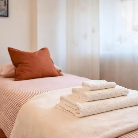 Spacious & Bright Flat Near Bocconi & Navigli 아파트 *